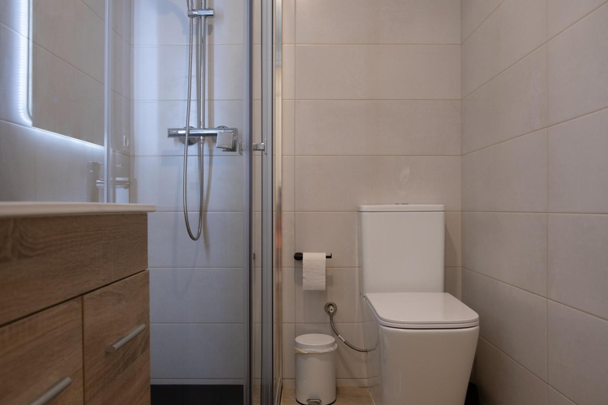 Victoria'S Home Modern And Cosy 2 Bedroom Apartment Малага Екстериор снимка